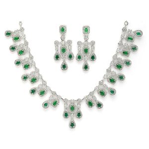 Ensemble collier et boucles d'oreilles en alliage plaqué argent avec cristaux de strass taille émeraude, design goutte d'eau, bijoux de mariage classiques pour femmes - Product Image 3