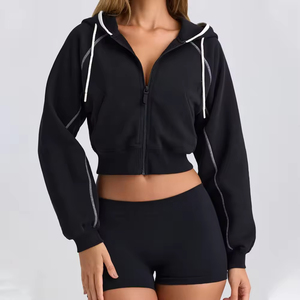 Ensembles doux et confortables pour femmes - Ensemble sweat-shirt court et short - Tenue élégante en deux pièces pour tous les jours - Product Image 4
