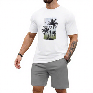 Camiseta Formal Blanca de Manga Corta para Hombre, Cuello Alto, Estampado de Palmeras, Tejido de Punto, Corte Regular, 100% Poliéster - Product Image 3