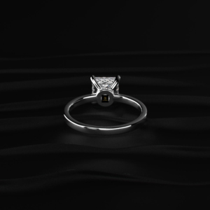 Anillo de diamante solitario Princess cultivado en laboratorio, doble halo oculto, certificado IGI, de color D a F, 2.00 ct en el centro, 0.30 ct en los laterales, 2.20 ct en total, Timeless. - Product Image 5