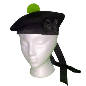 Casquette Balmoral écossaise 100% pure laine noire unie personnalisée avec petit pompon vert et ruban de queue – Vente en gros - Product Image 4