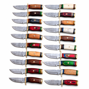 Couteau de chasse artisanal personnalisé en acier Damas, fabrication OEM, avec manche en bois et bleu, 9 pouces, lame de 0,5 mm - Product Image 2