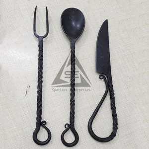 Ensemble de couverts en acier au carbone forgé à la main, durable et de haute qualité - Couverts de camping légers et durables avec couleur personnalisée - Product Image 4