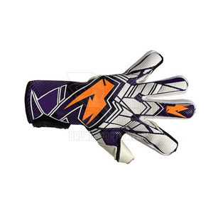 Guantes de portero de calidad con una fuerte superficie en la palma para un agarre consistente durante el entrenamiento y los partidos. Guantes de portero. - Product Image 5