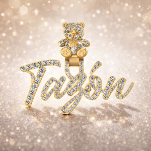 Colgante de Oro Sólido 10K con Diamantes Naturales y Cristales Brillantes, Diseño de Oso Teddy con Nombre Personalizado en Cursiva, Cierre Elegante - Product Image 4