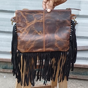 Bolso Bandolera de Cuero y Piel Auténtica Estilo Bohemio con Borlas Decorativas, Cierre de Correa Única, para Todas las Temporadas - Product Image 3