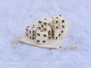 Dés à jouer en os de buffle faits main de haute qualité, dés de jeu en os de buffle avec taille et design précis, 6 faces, nouveau design - Product Image 2