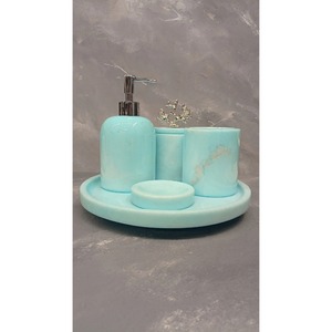 Ensemble de salle de bain élégant en céramique rose, quatre pièces : plateau rond, distributeur de savon, porte-brosse à dents, avec fonction de nettoyage facile - Product Image 3