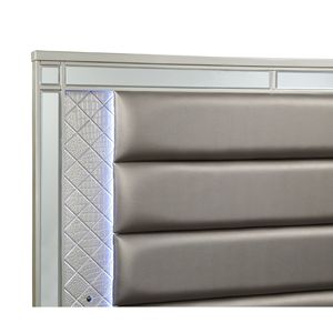 Letto matrimoniale moderno in stile glamour con pannelli, finitura champagne, luci LED bianche e blu, accenti a specchio, rivestimento in similpelle. - Product Image 2