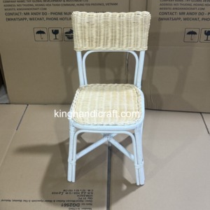Chaise pour enfants en rotin tressé moderne faite à la main, sécurisée pour événements extérieurs, locations d'hôtels, mariages, fêtes d'anniversaire - Vente en gros pour la photographie - Product Image 1