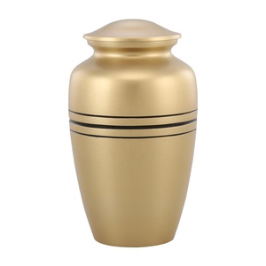 Urnes funéraires en métal de style américain classique écologique durable finition or taille adulte avec bandes d'accent noires personnalisables - Product Image 1