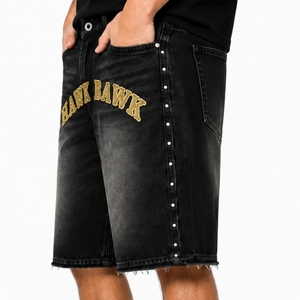 Shorts de Mezclilla con Tachuelas para Hombre, Mezclilla Premium, Moda Urbana, Estilo Moderno, Colección de Tendencia, Confección de Calidad - Product Image 3