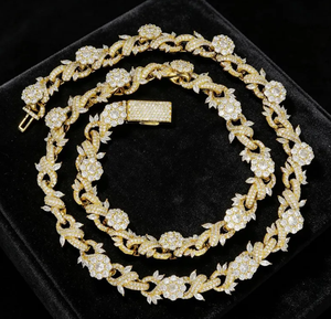 Collier ras du cou en laiton avec pendentif fleur en zircon, idéal pour mariage et usage quotidien - Product Image 5
