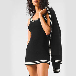 Robe de tennis personnalisée pour femme, jupe de sport tricotée, ligne contrastante, tenue athlétique fitness yoga tennis, longueur mi-cuisse, ajustée aux hanches - Product Image 3