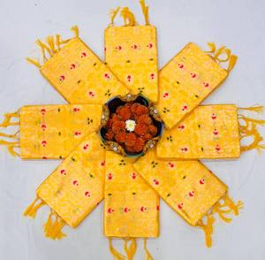 Sari de Seda Banarasi Amarillo Premium, Tejido Tradicional con Zari Dorado, Diseño Floral Butta, Prenda Étnica de Lujo para Bodas Indias de Invierno - Product Image 5