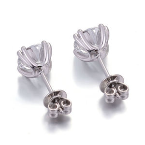 ต่างหูเพชร SHRILIKE JEWELS ได้รับการรับรองจาก IGI ระดับ VVS1 เพชรเพาะเลี้ยงในห้องปฏิบัติการ ทองคำแท้ 10K ชุบโรเดียม ดีไซน์คลาสสิกแบบหกกรงเล็บ ทรงบริลเลียนท์ - Product Image 5