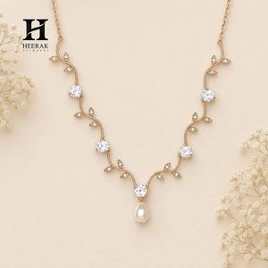 Collier de mariée délicat en diamant de laboratoire en forme de feuille de vigne avec pendentif taille poire et perle en forme de branche d'olivier - Product Image 4