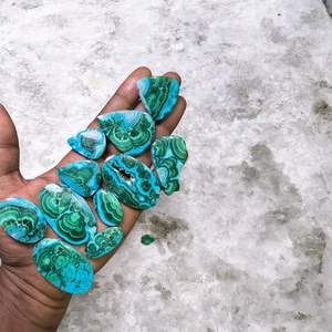 Lot en gros de cabochons de chrysocolle et malachite très demandés – Pierres précieuses en vrac de chrysocolle et malachite pour la lithothérapie - Product Image 2
