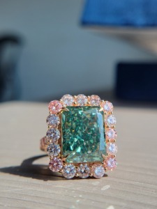 Bague en or rose/jaune/blanc 14 carats avec diamant vert de laboratoire taille radiant, halo rose, certifiée IGI, plaquée rhodium, luxe pour femme - Product Image 4