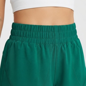 Shorts d'été décontractés pour femmes en tissu de coton doux, avec taille élastique et coupe confortable, en tissu tricoté coloré - Product Image 2