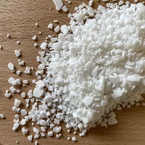 Flocons de chlorure de calcium pour accélérateur de durcissement du béton, suppression de la poussière, entretien routier, traitement de l'eau et contrôle de l'humidité - Product Image 4