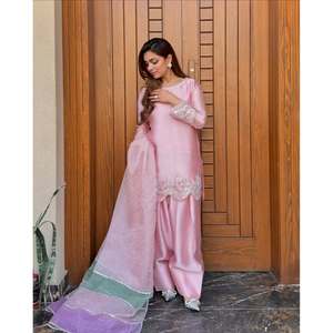 Conjunto de Top y Pantalón de Fiesta para Mujer de Diseñador y Hermoso Dupatta - Product Image 2