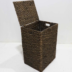 Panier de rangement en jacinthe d'eau avec couvercle, forme rectangulaire, pour le rangement du linge, style rustique avec poignées - Product Image 1
