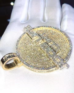 Colgante de Lujo Chapado en Oro de 18K con Moissanita, Diseño Circular con Micro Pavé y Corte Brillante Redondo, Dijes Temáticos, Colgante Personalizado con Letra Inicial - Product Image 1