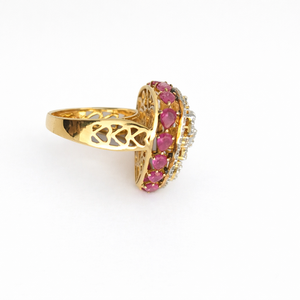 แหวนทองคำ 18K ประดับเพชรทรงสามเหลี่ยม พร้อมขอบทับทิม สำหรับผู้หญิง ดีไซน์หรูหรา เหมาะสำหรับงานแต่งงาน งานเลี้ยง หรือเป็นของขวัญ - Product Image 4