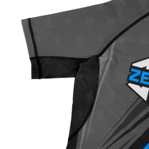 Achetez des rashguards à manches courtes personnalisés avec logo, haute performance, pour hommes et femmes, pour l'entraînement BJJ MMA. - Product Image 5