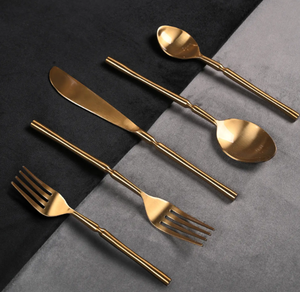 Juego de Cubiertos de Acero Inoxidable Dorado Mate de Lujo, Acabado en Latón Satinado, Estilo Bambú, Mango Cilíndrico Articulado - Product Image 1