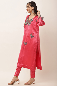 Conjunto de Kurti y pantalón de satén rosa bordado para mujer, traje étnico indio hermoso con trabajo de mariposas, cuentas, lentejuelas y detalles de ancla. - Product Image 3
