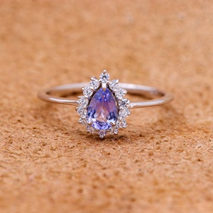 Anillo de Plata de Ley 925 con Tanzanita Natural en Forma de Pera y Circonita Cúbica, Joyas Memoria, Venta al Por Mayor - Product Image 5