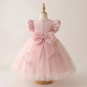 Elegante Vestido de Princesa de Tul con Flores 3D Hechas a Mano, Mangas Abullonadas hasta la Rodilla, Color Rosa Rubor Satinado, Diseño de Mariposa y Flores - Product Image 2