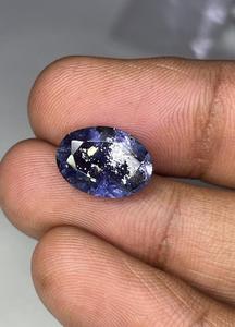 Iolita azul natural facetada, hermosa y brillante, con efecto de piedra solar. Iolita con efecto de piedra solar, brillante y deslumbrante, con corte ovalado. - Product Image 1