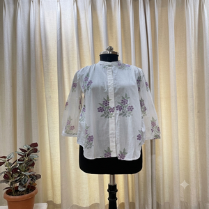 เสื้อท็อปแขนสั้นผ้าฝ้ายลินินลายดอกไม้สไตล์ใหม่ทันสมัย พิมพ์ลายดอกไม้สีม่วงอ่อนๆ เสื้อผู้หญิงสำหรับฤดูร้อน - Product Image 2