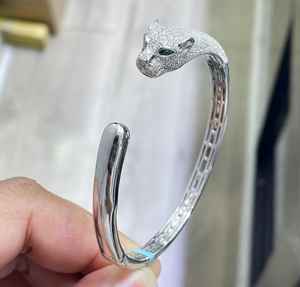 Bracelet de mariage pour homme en argent sterling plaqué or 14 carats avec moissanite et sertissage griffe, design tendance - Product Image 1