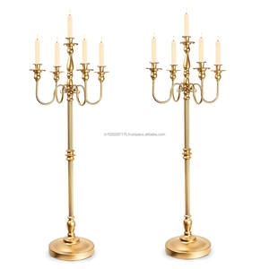 Candelabro de metal vintage grande para la decoración del altar de la ceremonia de la iglesia con detalles intrincados y diseño artístico hecho a mano - Product Image 4