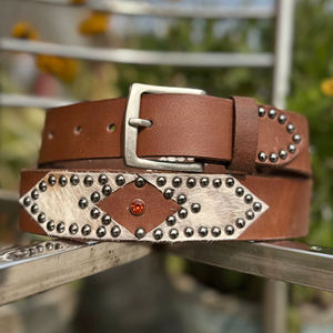 Cinturón de Cuero Vintage Hecho a Mano con Tachuelas y Patrón Floral Impreso por Transferencia Térmica, Hebilla de Acero Resistente, Ancho de 1-1.5 Pulgadas - Product Image 1