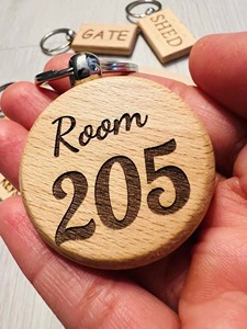 Porte-clés en bois style rustique, ambiance campagnarde, couleur unie, prix usine, vente en gros - Product Image 2