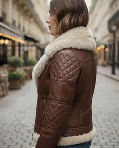 Veste de moto moderne unisexe en cuir poli avec des caractéristiques respirantes, coupe-vent, imperméables et écologiques - Product Image 3