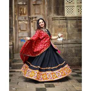 DESIGNER MASLIN COTTON DIGITAL PRINT LEHENGA CHOLI avec MIROIR WORK et DUPATTA en NOIR - Product Image 1