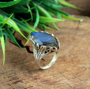 Bague en labradorite naturelle, argent sterling 925, faite à la main, labradorite bleue chatoyante, bague statement, filigrane vintage, bijoux bohèmes - Product Image 3