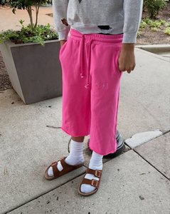 Shorts de survêtement surdimensionnés personnalisés en coton épais de qualité supérieure, style streetwear décontracté, avec cordon de serrage, taille élastique et ourlet brut - Product Image 4