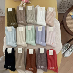 Calcetines Deportivos Ecológicos para Hombre de Alta Calidad, Colores Personalizados, Estilo Retro Holgado con Spandex Estándar para Verano - Product Image 1