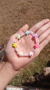 สร้อยข้อมือเรซิ่นสีสันสดใสทำมือ  เครื่องประดับแฟชั่นทันสมัยสำหรับผู้หญิงและเด็กผู้หญิง  พร้อมลวดลายที่โดดเด่นไม่ซ้ำใคร - Product Image 5