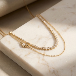 Collar de tenis en capas con un brillante hilo de diamantes, cadena de cable delicada y perla de laboratorio con corte en forma de lágrima - Product Image 2