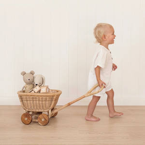 Carrito de muñecas/carrito de paseo de mimbre de ratán hecho a mano, éxito de ventas, para niños de 5 a 7 años - Product Image 1