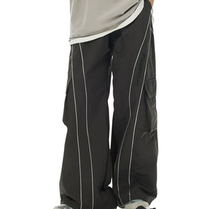 Pantalon de jogging cargo streetwear pour homme en molleton de coton épais, coupe ample, multi-poches, avec logo personnalisé, décontracté - Product Image 5