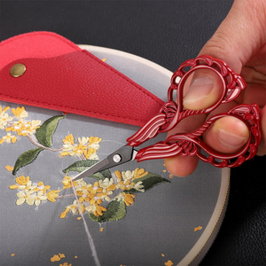 Ciseaux de broderie fantaisie de fabricant en gros, lames aiguisées, manche rouge, ciseaux de couture professionnels pour travaux d'aiguille - Product Image 2
